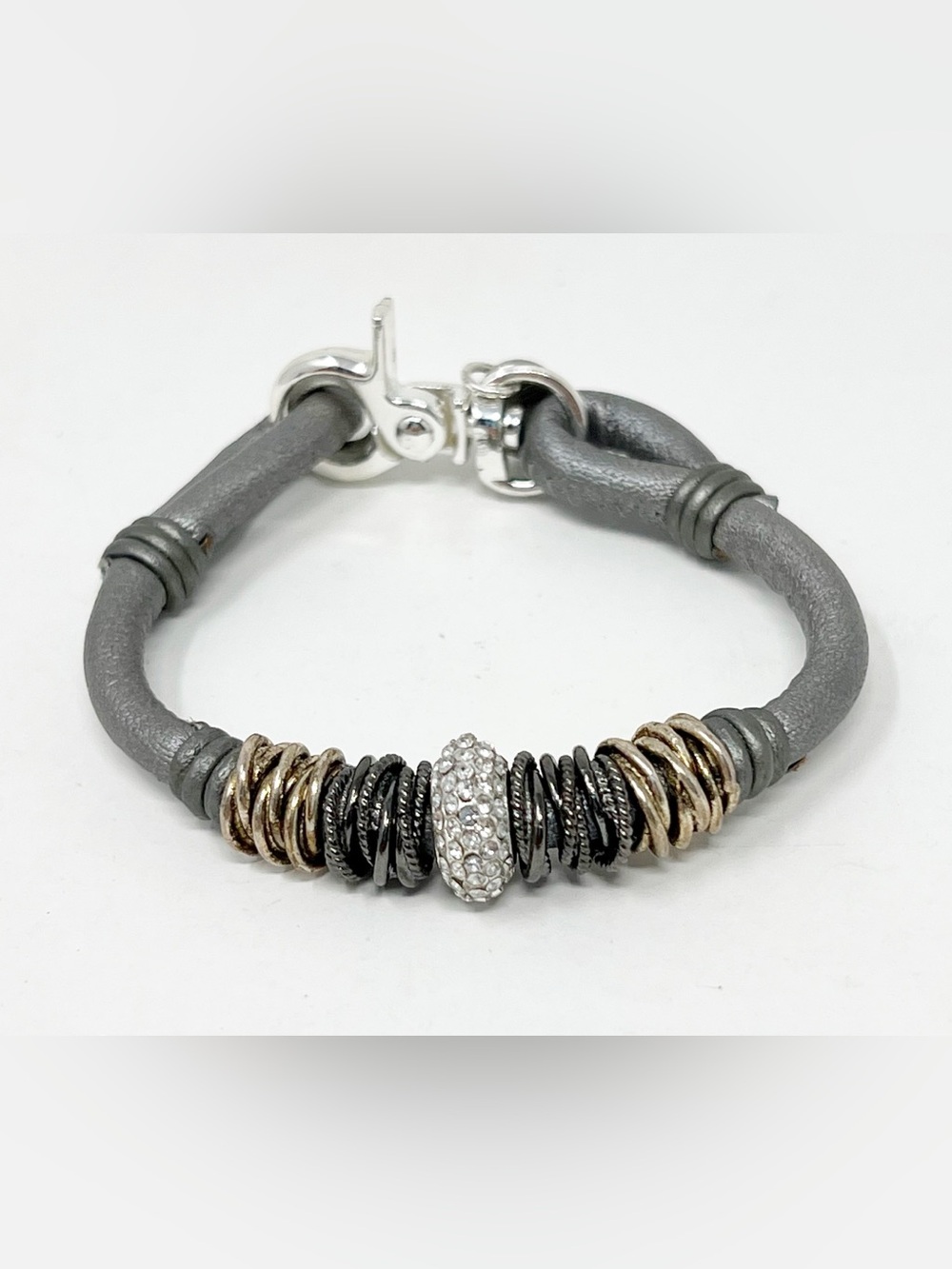 LIZZY JAMES Gray Leather Wrap Charm Bracelet U.S.A.